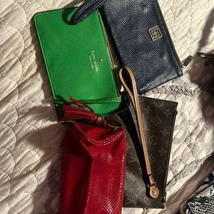 4 assorted wristlets